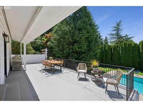5120 SW Santa Monica Court Portland OR 97221