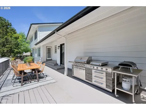 5120 SW Santa Monica Court Portland OR 97221