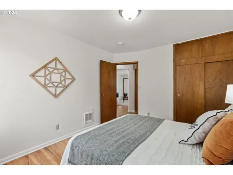 7906 NE Oregon Street Portland OR 97213