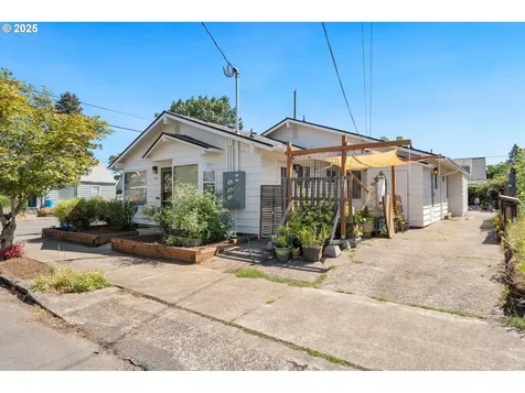 7906 NE Oregon Street Portland OR 97213