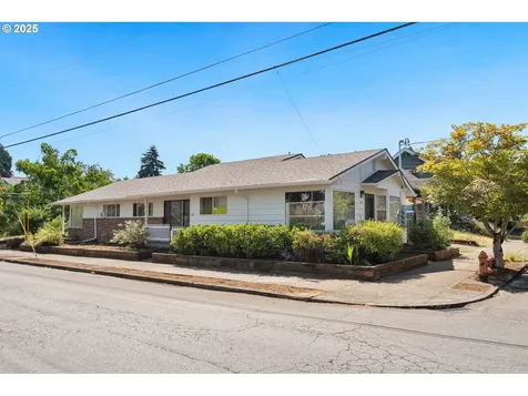 7906 NE Oregon Street Portland OR 97213