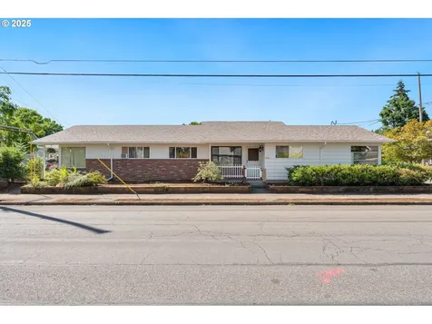 7906 NE Oregon Street Portland OR 97213