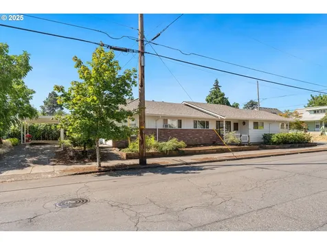 7906 NE Oregon Street Portland OR 97213