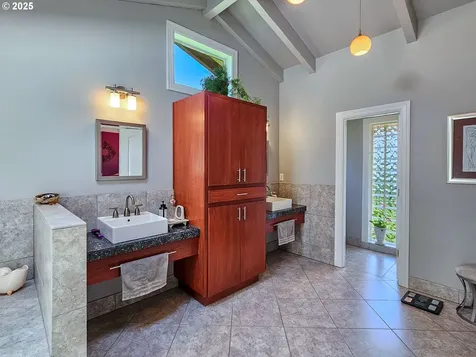 10059 SW 57th Place Portland OR 97219