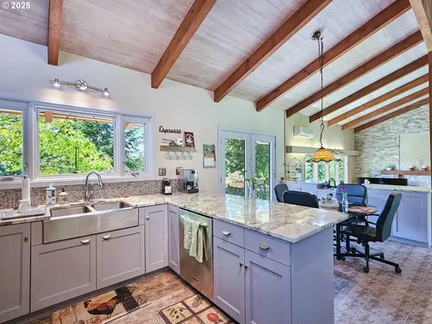 10059 SW 57th Place Portland OR 97219