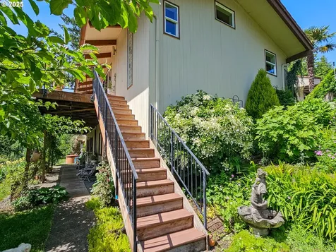 10059 SW 57th Place Portland OR 97219
