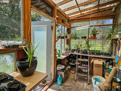 10059 SW 57th Place Portland OR 97219