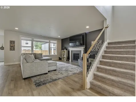 1004 NE 17th Avenue Canby OR 97013