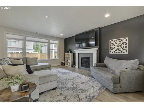 1004 NE 17th Avenue Canby OR 97013