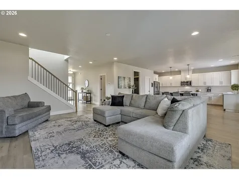 1004 NE 17th Avenue Canby OR 97013