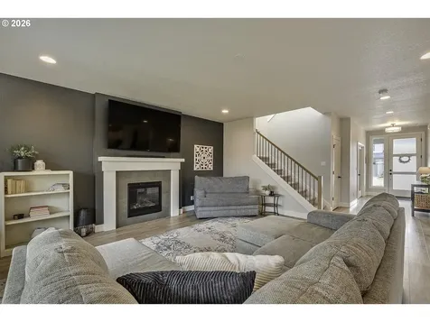 1004 NE 17th Avenue Canby OR 97013