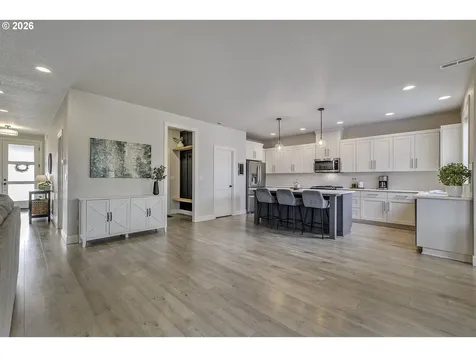 1004 NE 17th Avenue Canby OR 97013