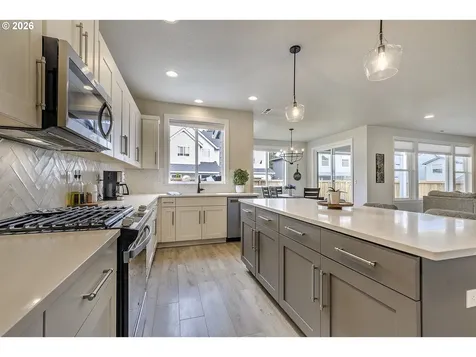 1004 NE 17th Avenue Canby OR 97013