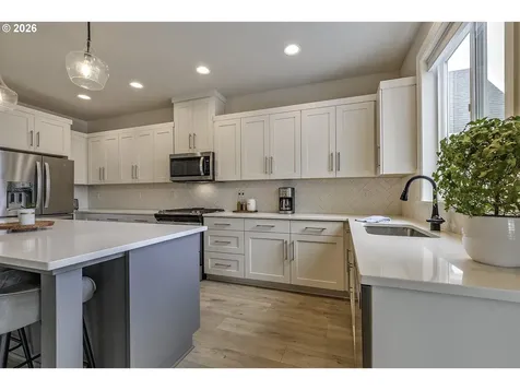 1004 NE 17th Avenue Canby OR 97013