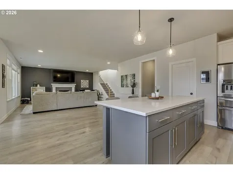 1004 NE 17th Avenue Canby OR 97013