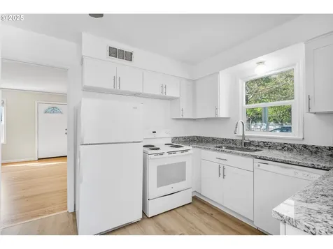 9205 SE Salmon Street Portland OR 97216