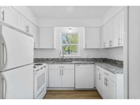 9205 SE Salmon Street Portland OR 97216