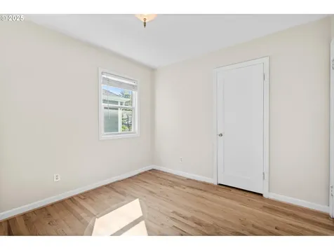 9205 SE Salmon Street Portland OR 97216