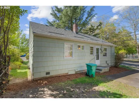 9205 SE Salmon Street Portland OR 97216