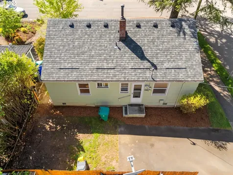 9205 SE Salmon Street Portland OR 97216