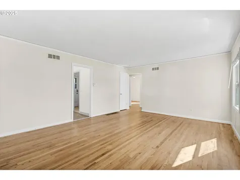 9205 SE Salmon Street Portland OR 97216