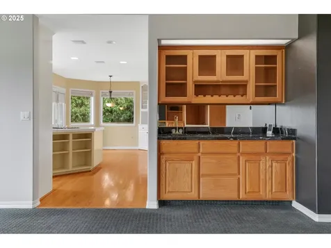 1093 NW Baker Crest Court Mcminnville OR 97128