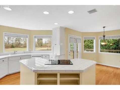 1093 NW Baker Crest Court Mcminnville OR 97128