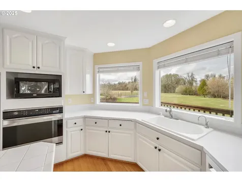 1093 NW Baker Crest Court Mcminnville OR 97128