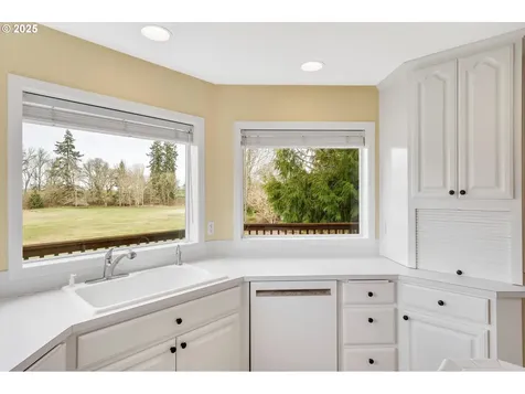 1093 NW Baker Crest Court Mcminnville OR 97128