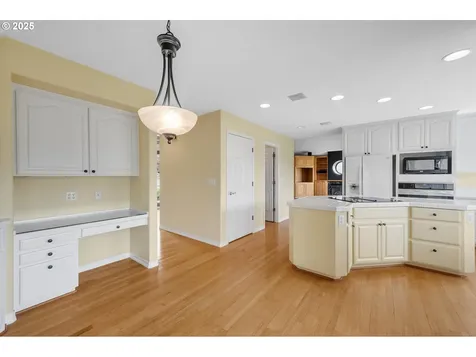1093 NW Baker Crest Court Mcminnville OR 97128