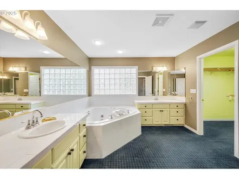 1093 NW Baker Crest Court Mcminnville OR 97128