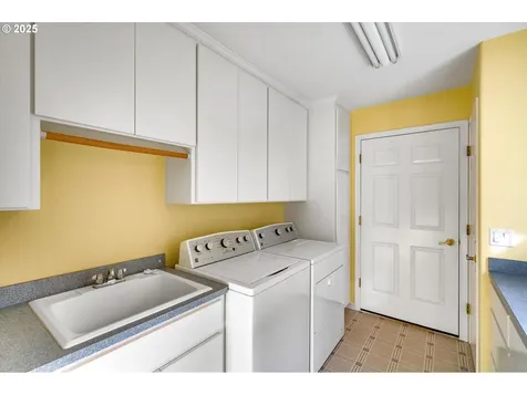 1093 NW Baker Crest Court Mcminnville OR 97128