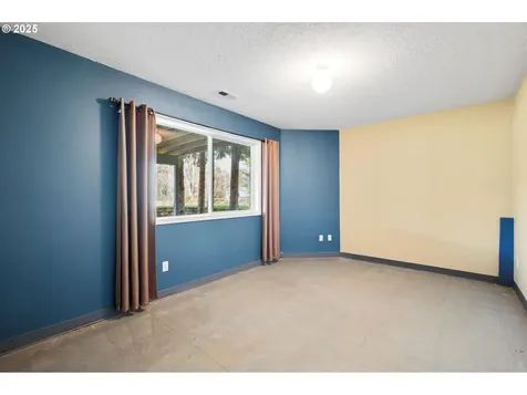 1093 NW Baker Crest Court Mcminnville OR 97128