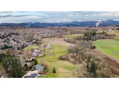 1093 NW Baker Crest Court Mcminnville OR 97128