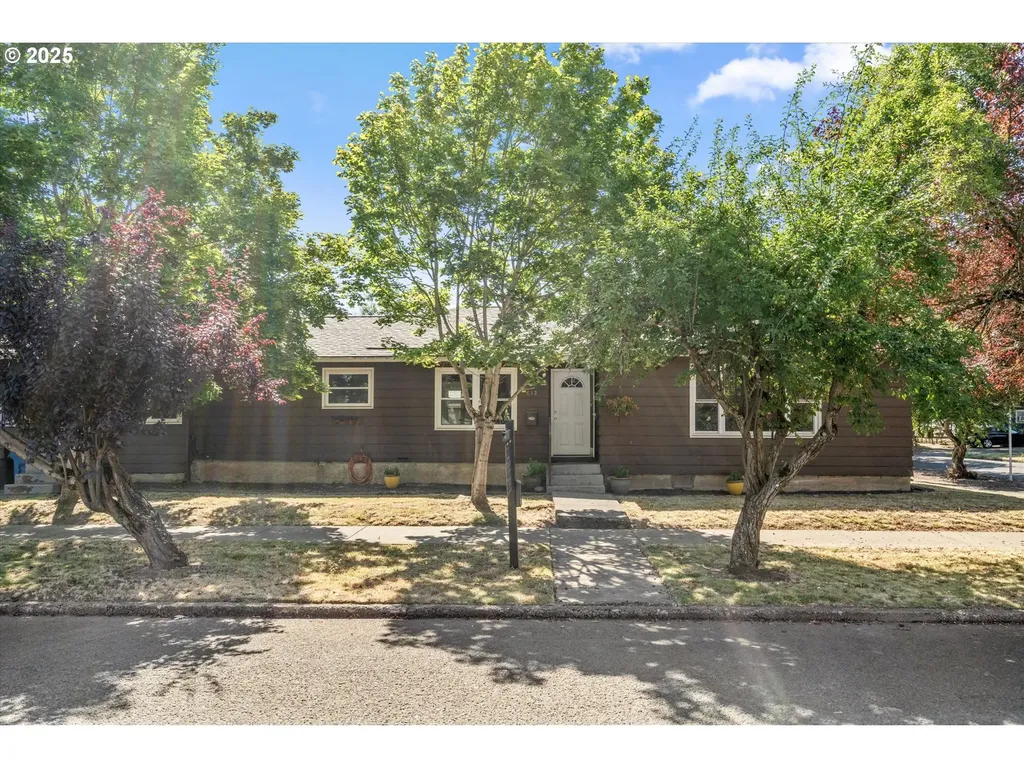 612 4th Street Woodburn OR 97071