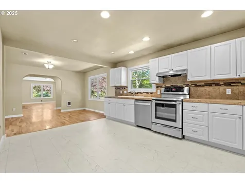 612 4th Street Woodburn OR 97071