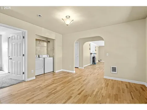 612 4th Street Woodburn OR 97071