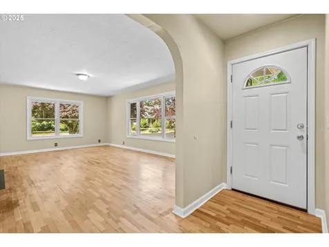 612 4th Street Woodburn OR 97071