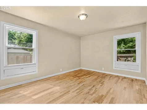 612 4th Street Woodburn OR 97071