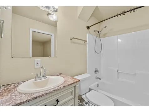 612 4th Street Woodburn OR 97071