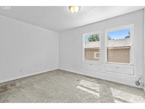 612 4th Street Woodburn OR 97071
