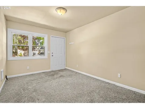612 4th Street Woodburn OR 97071