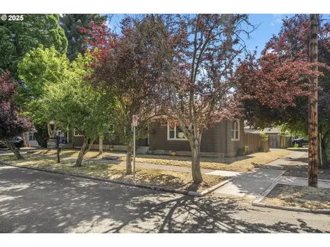 612 4th Street Woodburn OR 97071