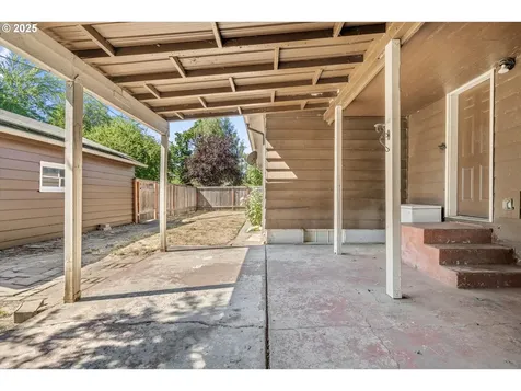612 4th Street Woodburn OR 97071