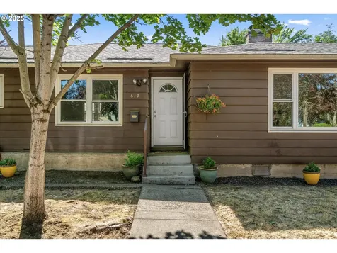 612 4th Street Woodburn OR 97071