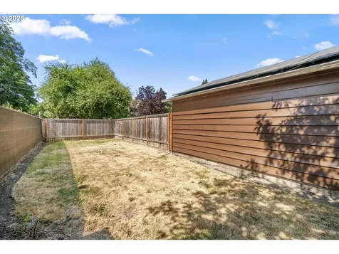 612 4th Street Woodburn OR 97071