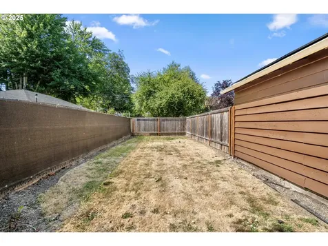 612 4th Street Woodburn OR 97071