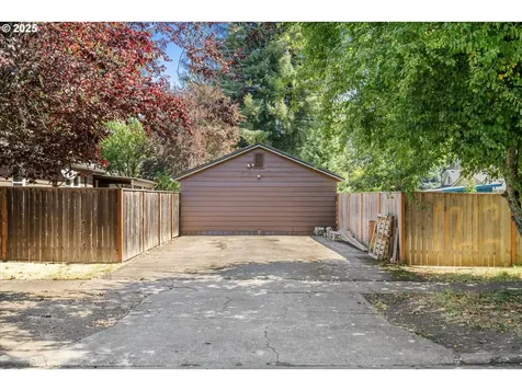 612 4th Street Woodburn OR 97071