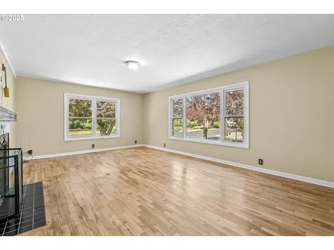 612 4th Street Woodburn OR 97071