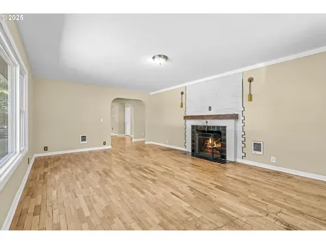 612 4th Street Woodburn OR 97071